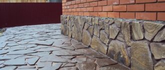 Do-it-yourself cement plinth to look like stone