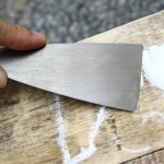 Puttying defects on wood