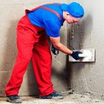 Штукатурка стен цементным раствором требует определенных навыков